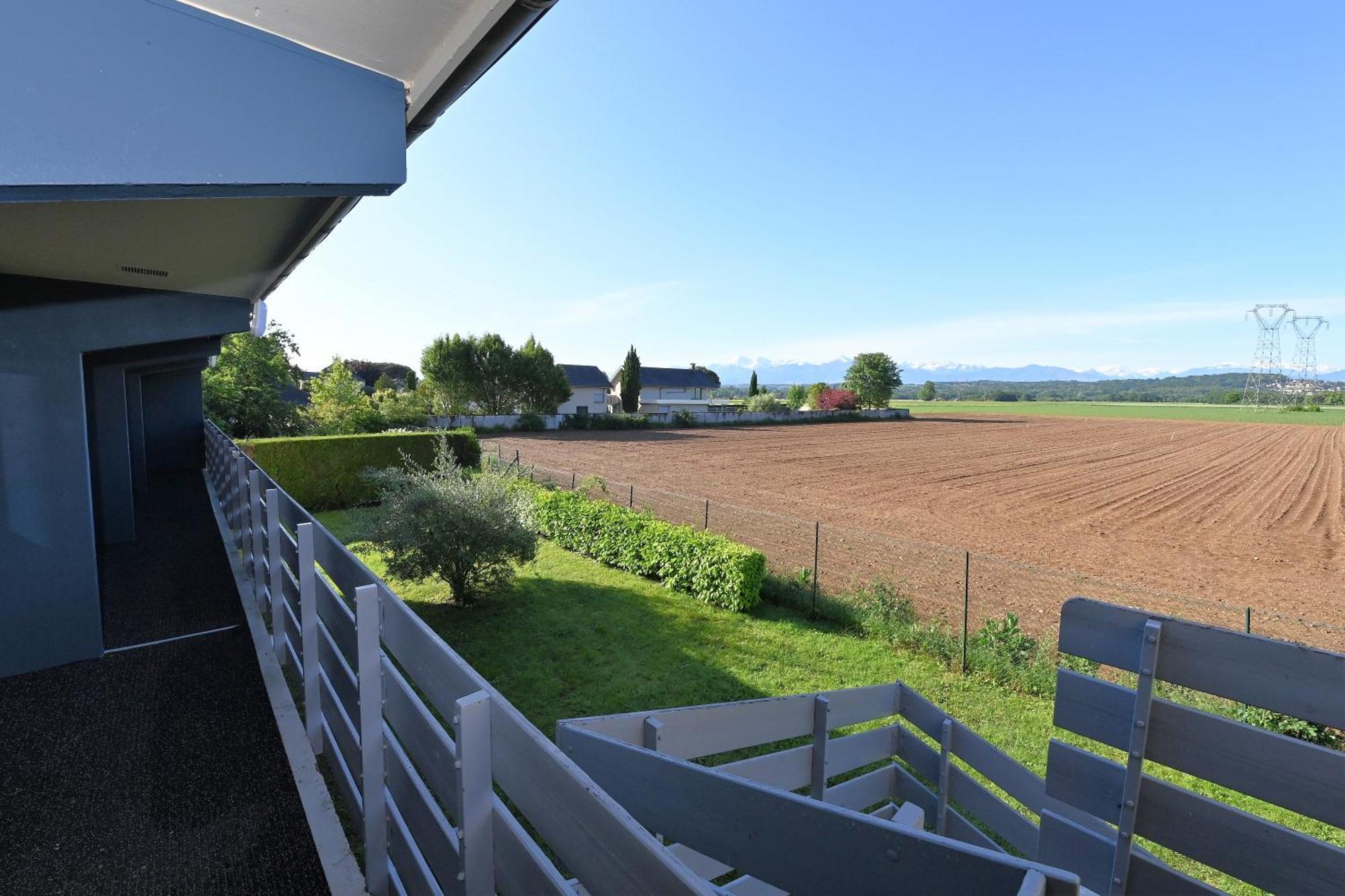 Kyriad Tarbes Odos Экстерьер фото